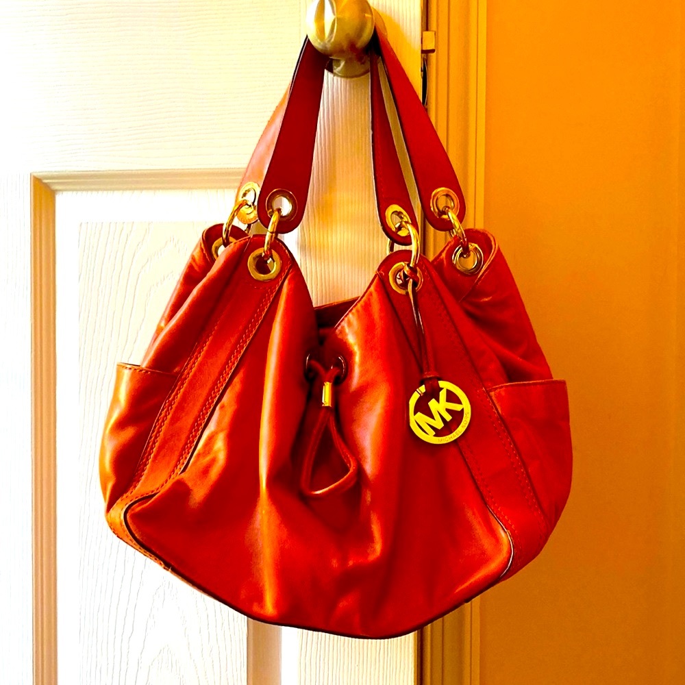 Beautiful soft leather Michael KORS large shoulder handbag.